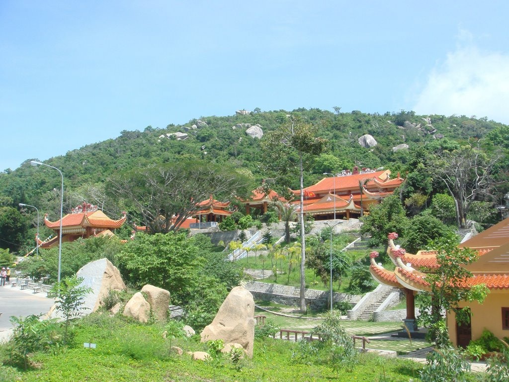 Núi Minh Đạm – nơi thiên nhiên xanh mát gặp gỡ ký ức hào hùng của dân tộc